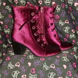 Bordeaux Kaylyn size 7.5 Wine Velvet boots